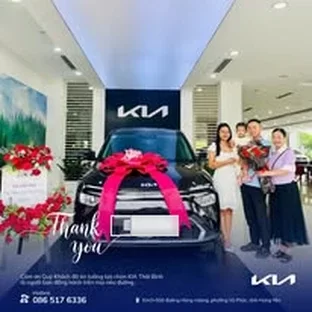 Kia Thái Bình - Khách hàng nhận xe sau khi hoàn tất thủ tục.
